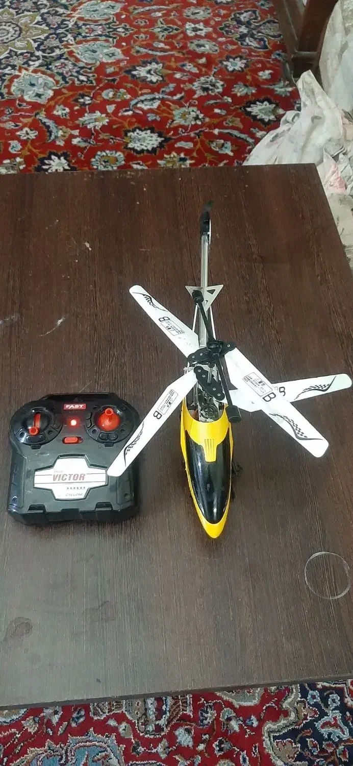 هلکوپتر شارژی اصل در حد نو سالم سالم|اسباببازی|تهران, شهرک استقلال|دیوار