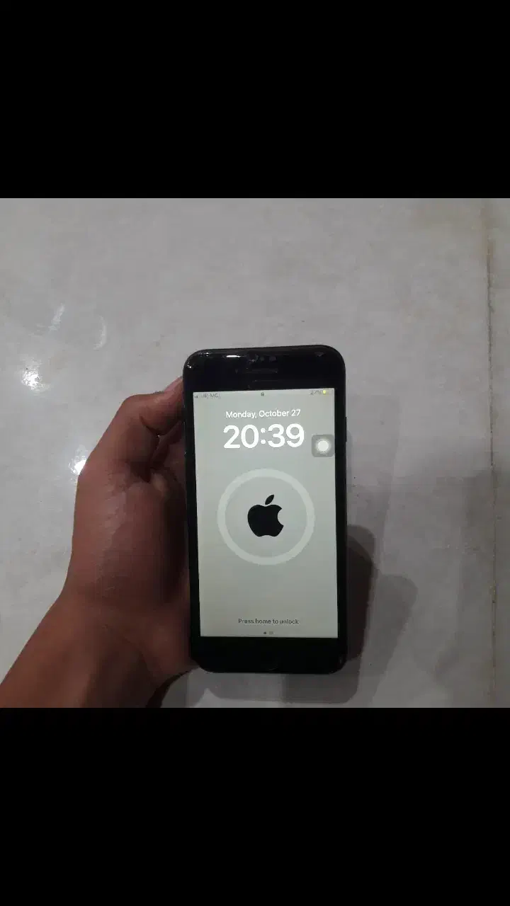 آیفون ۸ ریجستر شده باتری ۸۲ درصد فابریک دارای جعبه|موبایل|ابهر, |دیوار