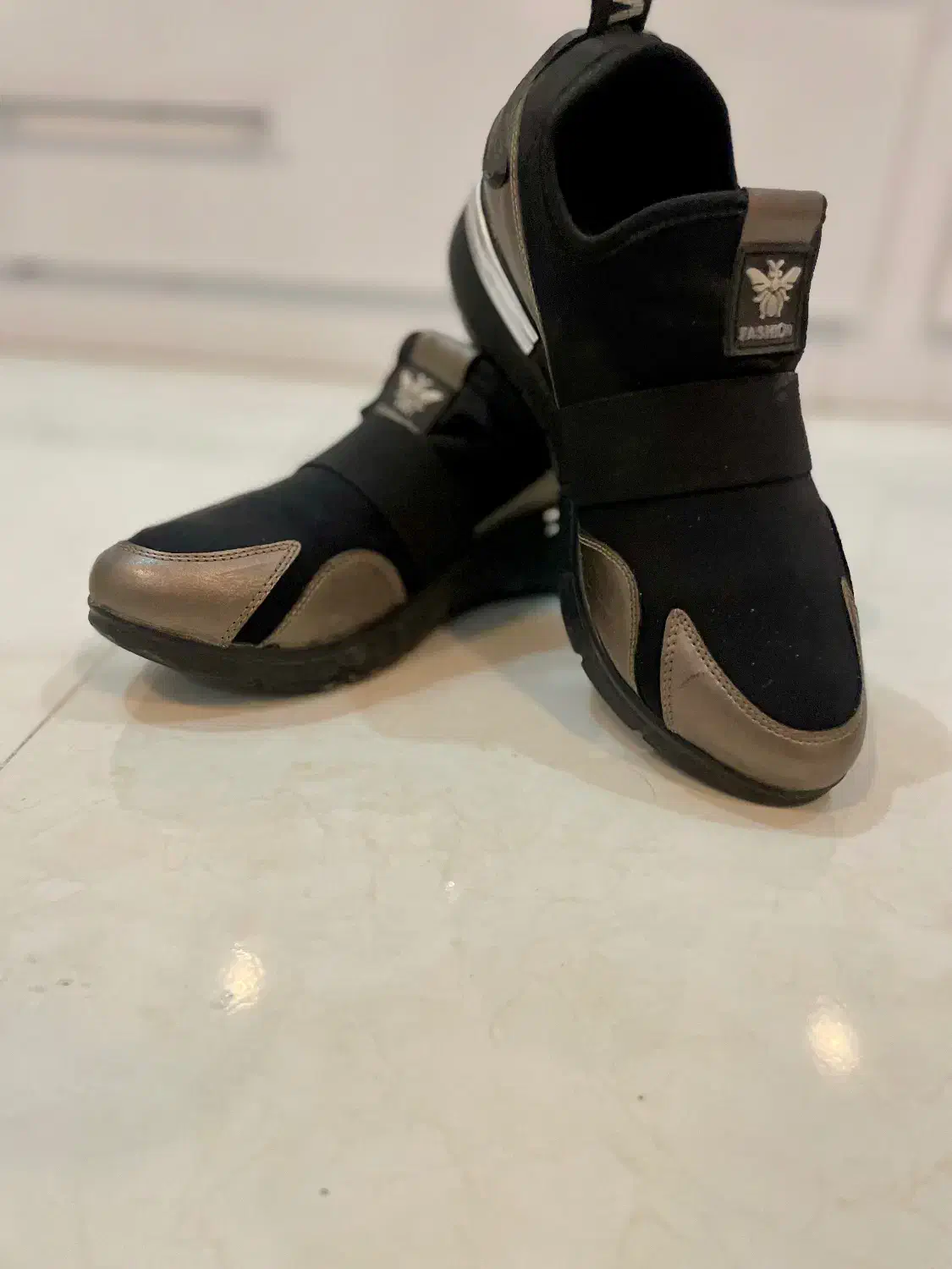 کفش در حد نو|کیف، کفش، کمربند|شیروان (خراسان), |دیوار