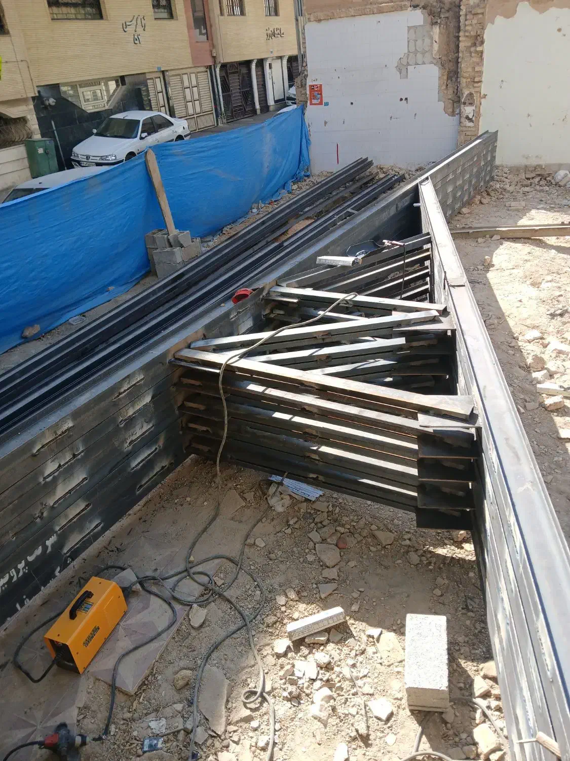 نیاز به جوشکار وبرشکار|استخدام صنعتی، فنی، مهندسی|شیراز, سفیرشمالی|دیوار