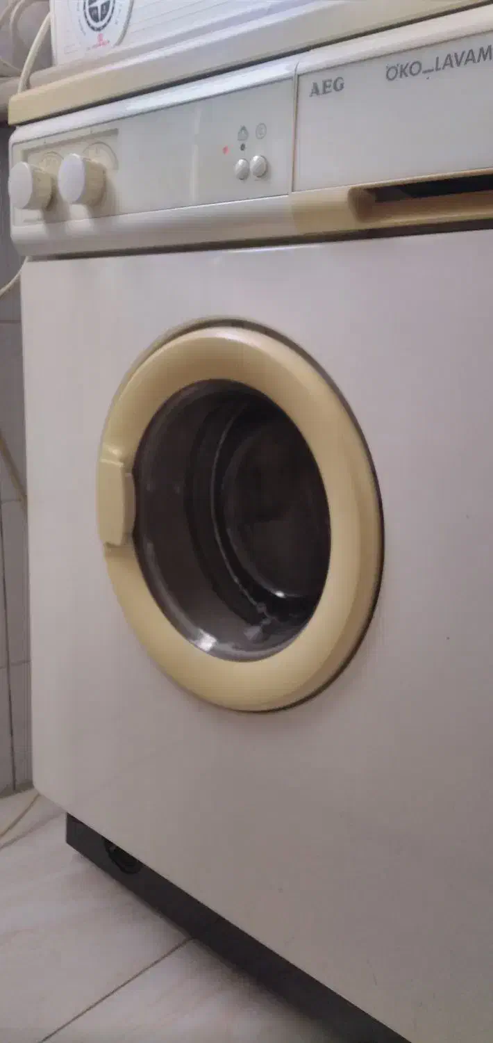 یک دستگاه ماشین لباسشوئی.|ماشین لباسشویی و خشک‌کن لباس|رشت, کوی طالقانی|دیوار