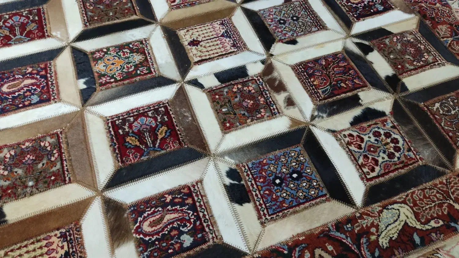 فرش دستباف بیرجند با دور قاب پوست|فرش|مشهد, هنرستان|دیوار