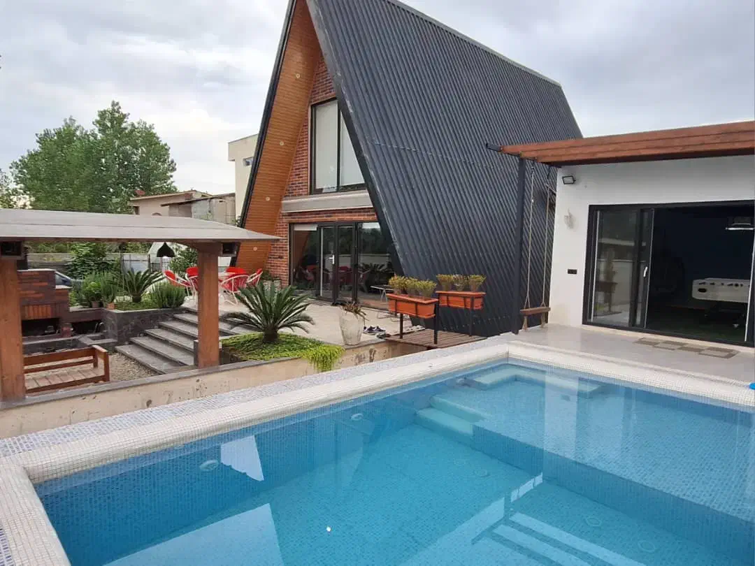 اجاره کلبه سویسی استخر روباز ابگرم|اجارهٔ کوتاهمدت ویلا و باغ|آمل, |دیوار