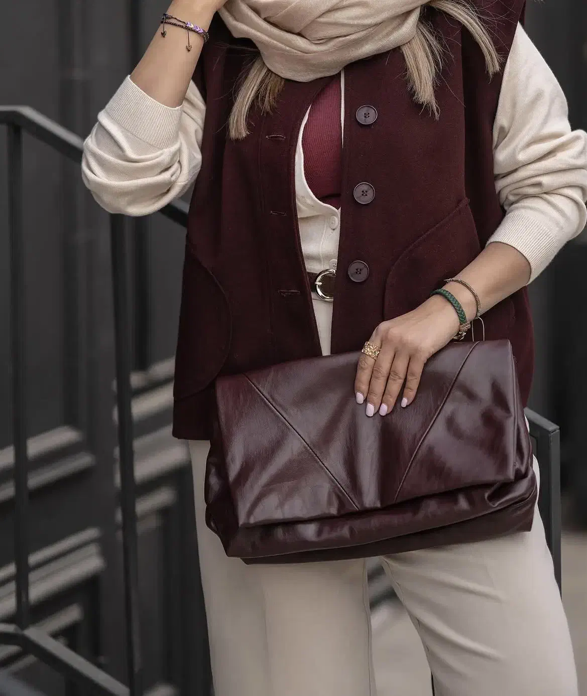 ست کامل|لباس|شیراز, دروازه قران|دیوار