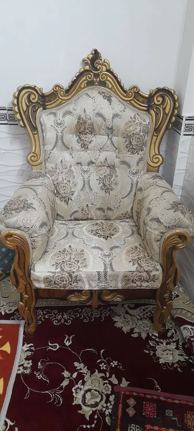 مبل استیل ۷نفره رنگ کرمی چوب طلایی|مبلمان خانگی و میز عسلی|ری, دولت‌آباد|دیوار