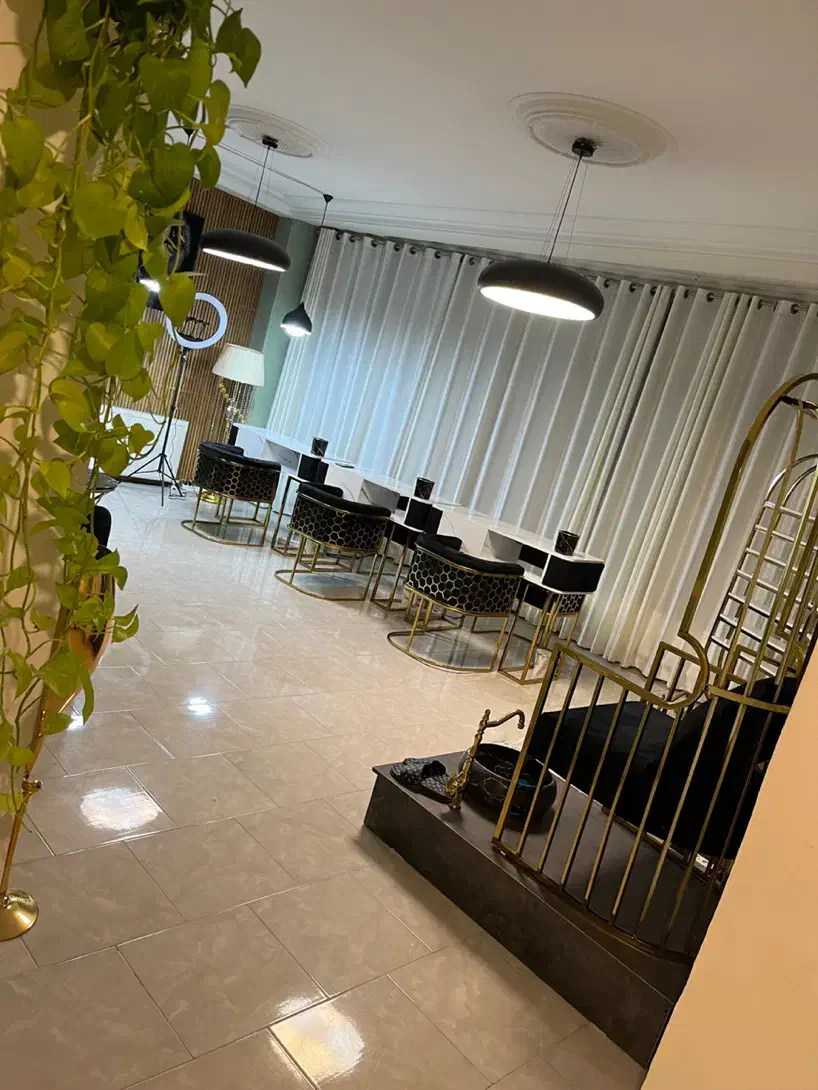 تخت مژه|خدمات آرایشگری و زیبایی|صدرا-فارس, فاز ۱|دیوار