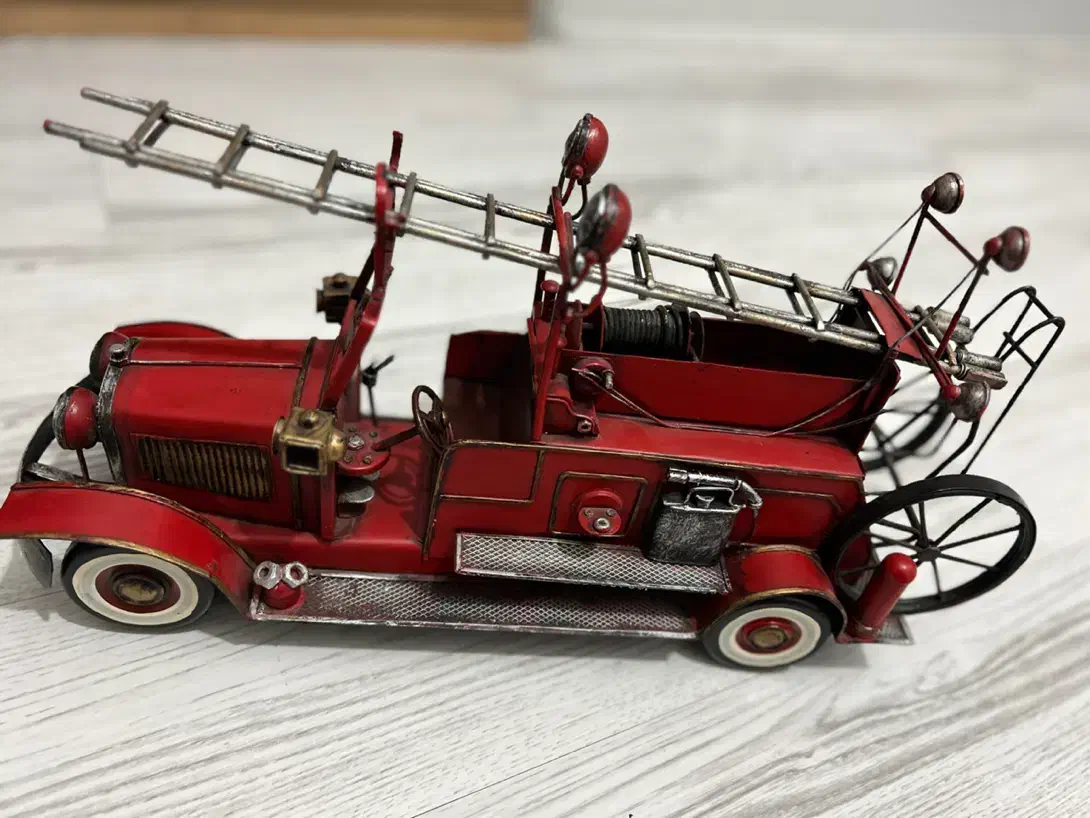 ماشین فلزی دست ساز|کلکسیون اشیاء عتیقه|اصفهان, خواجو|دیوار