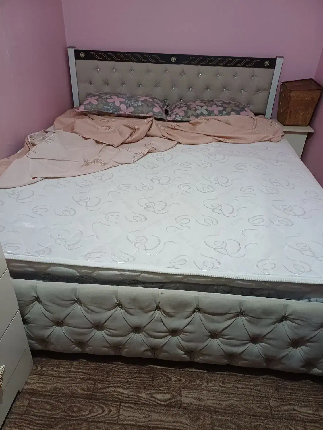 تخته خواب ۲ نفره در حد نو|تخت و سرویس خواب|ماهدشت, |دیوار