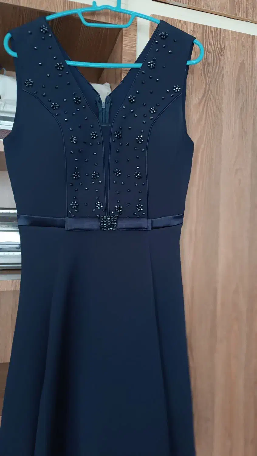 لباس مجلسی|لباس|آشخانه, |دیوار