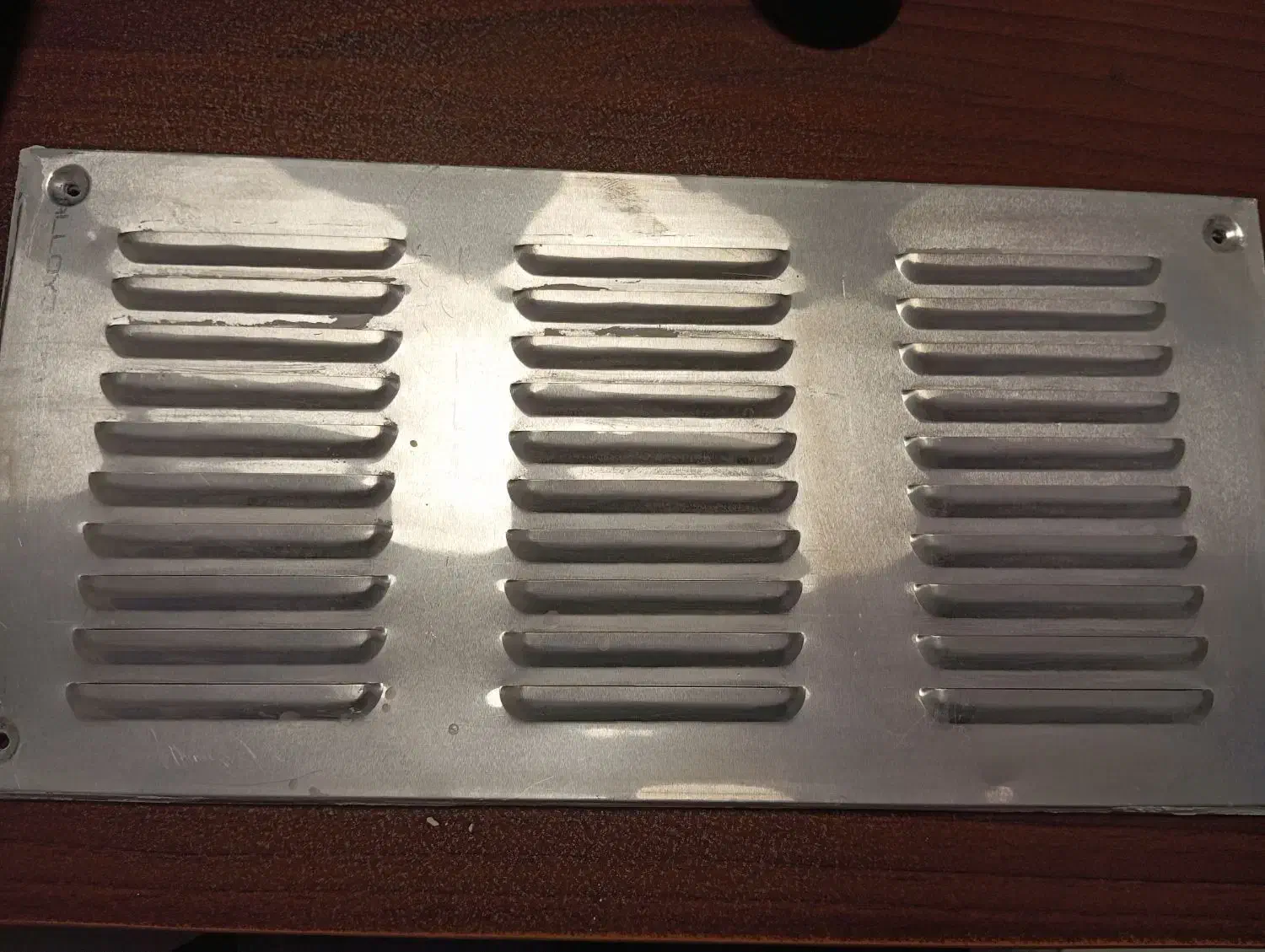 دریچه تامین هوا.|پنکه و تصفیه‌کنندهٔ هوا|نیشابور, ناسیونال|دیوار