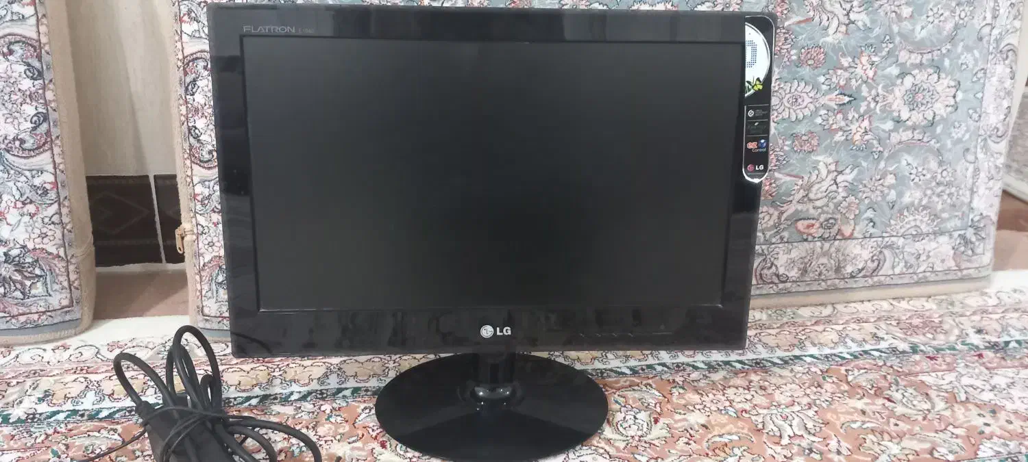 مانیتور 19 اینچ در حد نو|قطعات و لوازم جانبی رایانه|قیدار, |دیوار