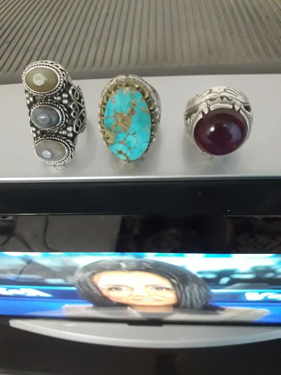 یاقوت به وزن ۳۶ گرم و انگشتر سه نگین|جواهرات|اصفهان, باب الدشت|دیوار