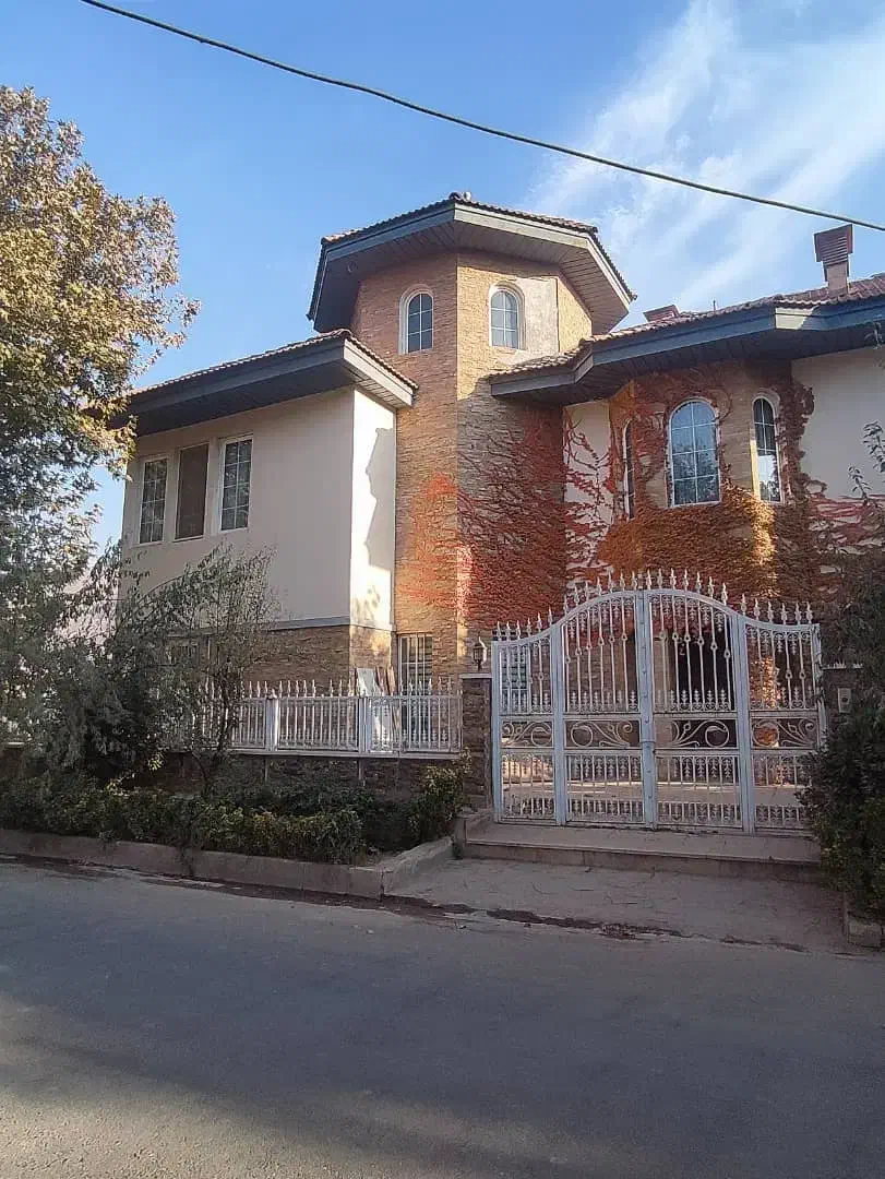 هم‌ خانه هم خونه