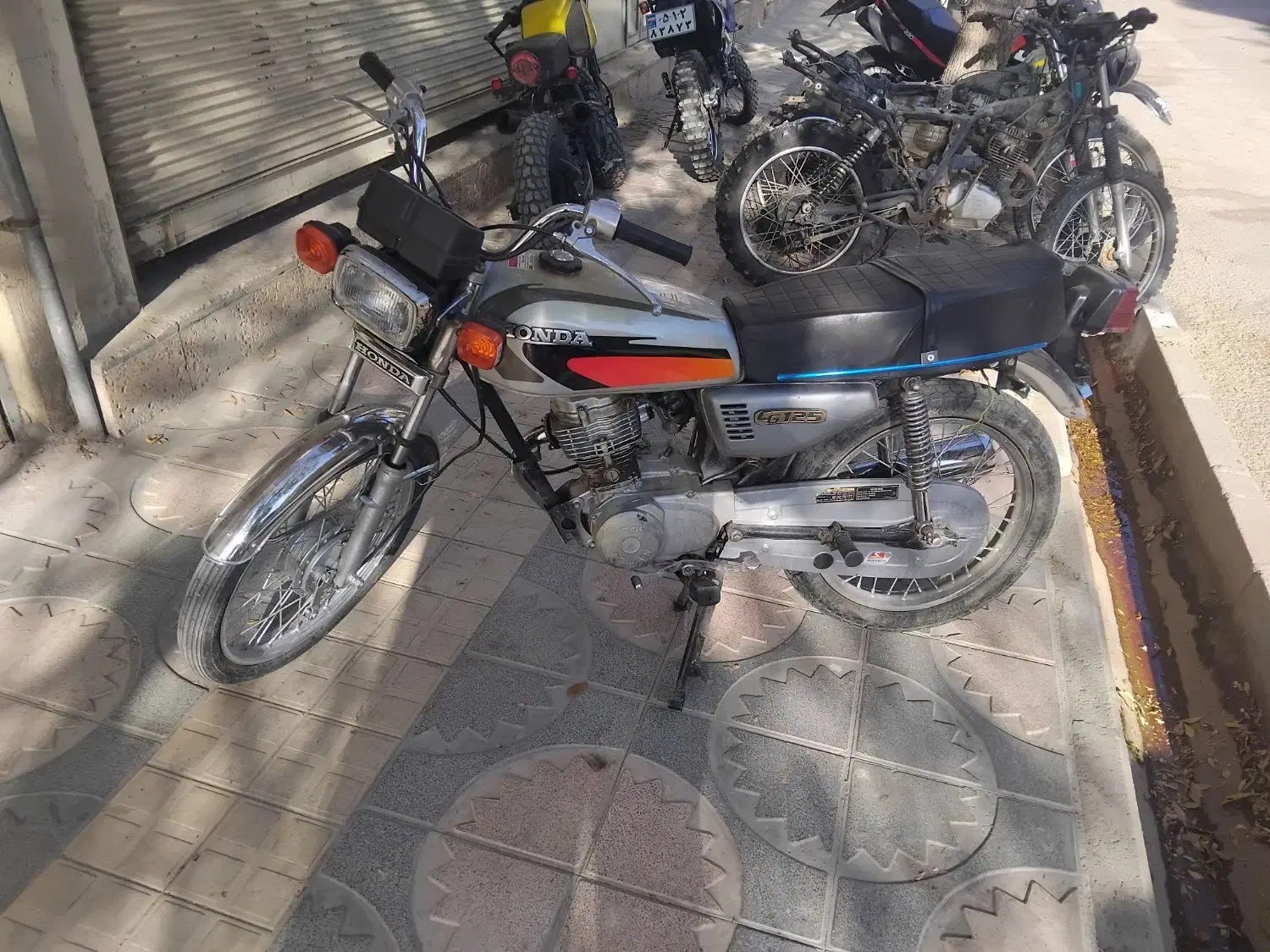 تریل ژاپنی|موتورسیکلت|بهار, |دیوار