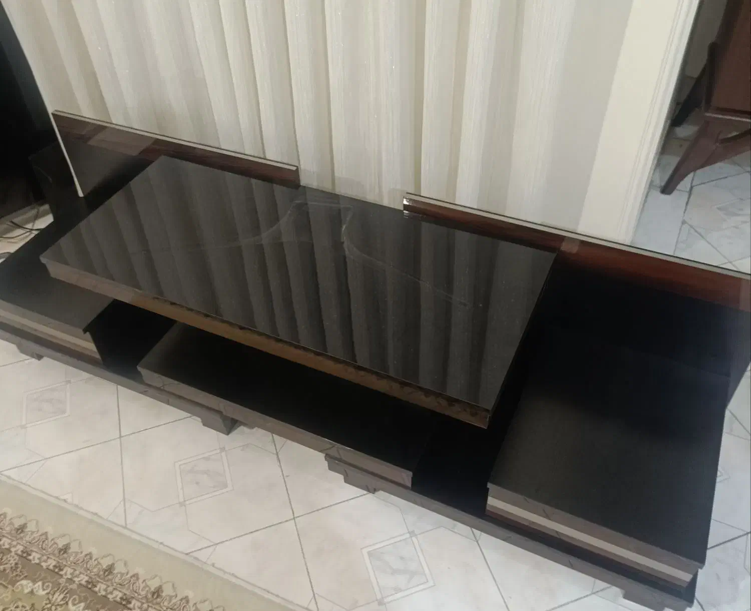 میز تلویزیون سه تیکه در حد نو|میز تلویزیون|ری, جوانمرد قصاب|دیوار