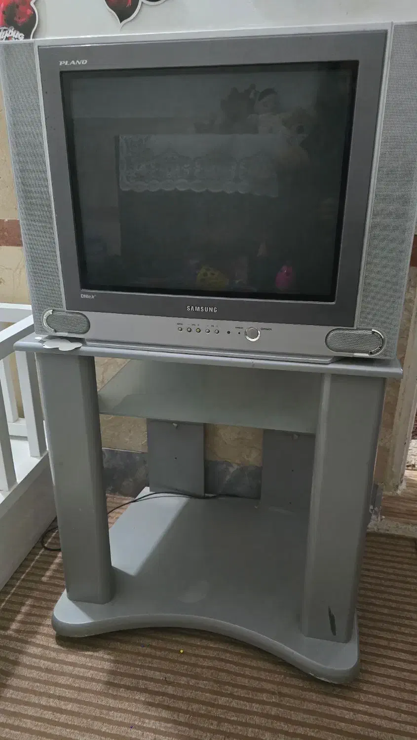 تلویزیون سامسونگ ومیز|تلویزیون و پروژکتور|شیراز, شهرک والفجر|دیوار