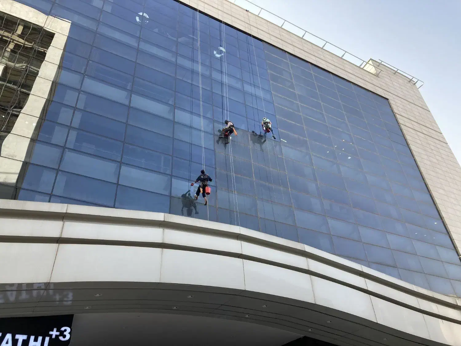 کار در ارتفاع بدون نیاز به داربست|خدمات پیشه و مهارت|اهواز, زیتون کارمندی|دیوار