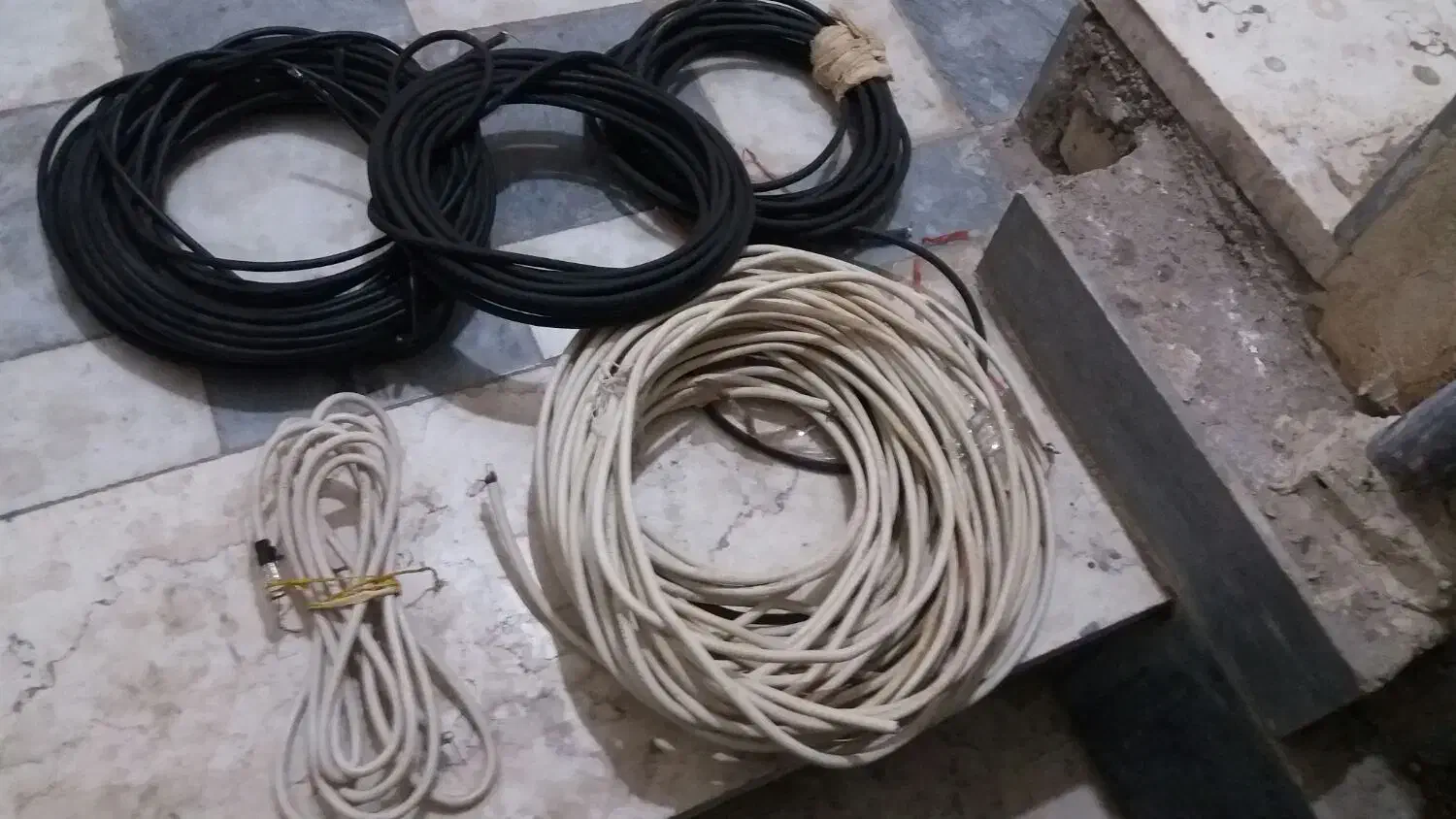 کابل آنتن تلویزیون|تلویزیون و پروژکتور|ایذه, |دیوار