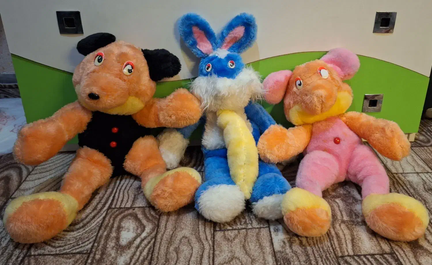 عروسک|اسباب‌‌بازی|رشت, نخودچر|دیوار