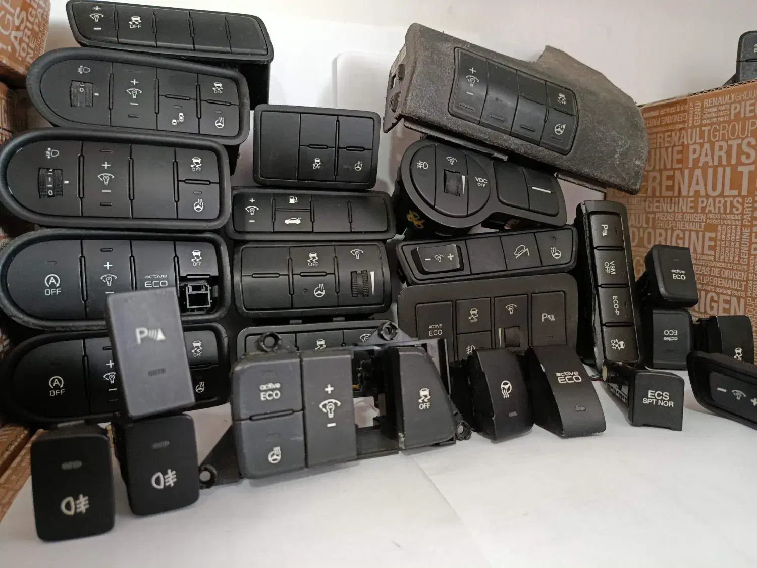 کلید آپشنال و پنل داشبورد هیوندا و کیا فابریک|قطعات یدکی و لوازم جانبی|تهران, بهارستان|دیوار