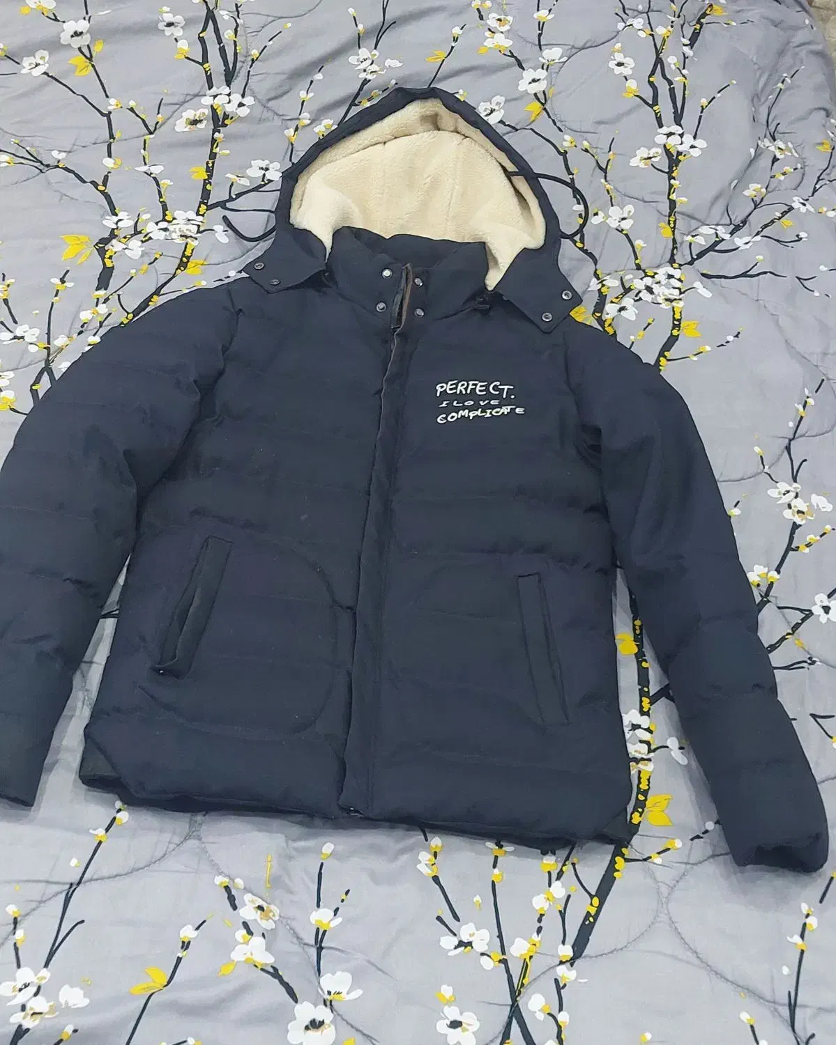 کاپشن|لباس|ایزدشهر, |دیوار