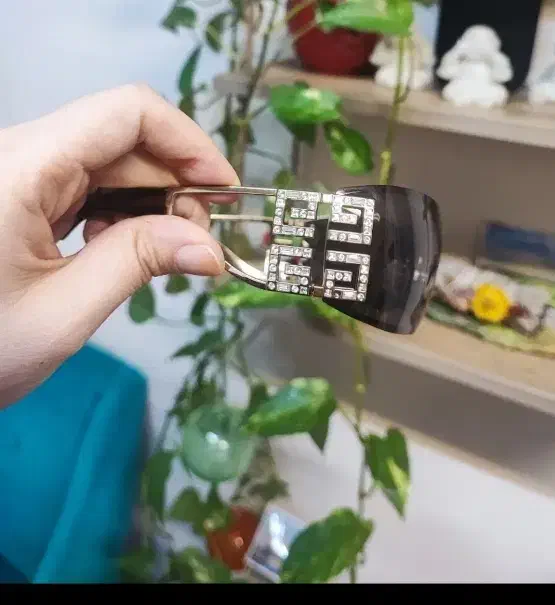 عینک دودی اصل گیونچی|زیورآلات و اکسسوری|تهران, قزل قلعه|دیوار