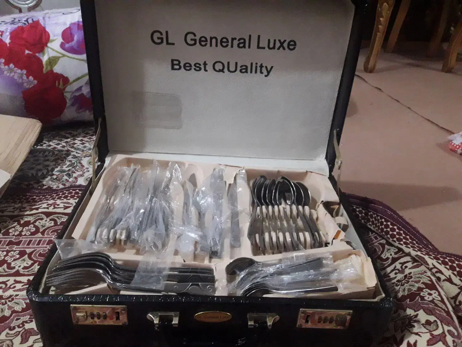 سرویس قاشق چنگال ۲۴نفری یک بار استفاده شده|ظروف سرو و پذیرایی|کرج, خرمدشت|دیوار