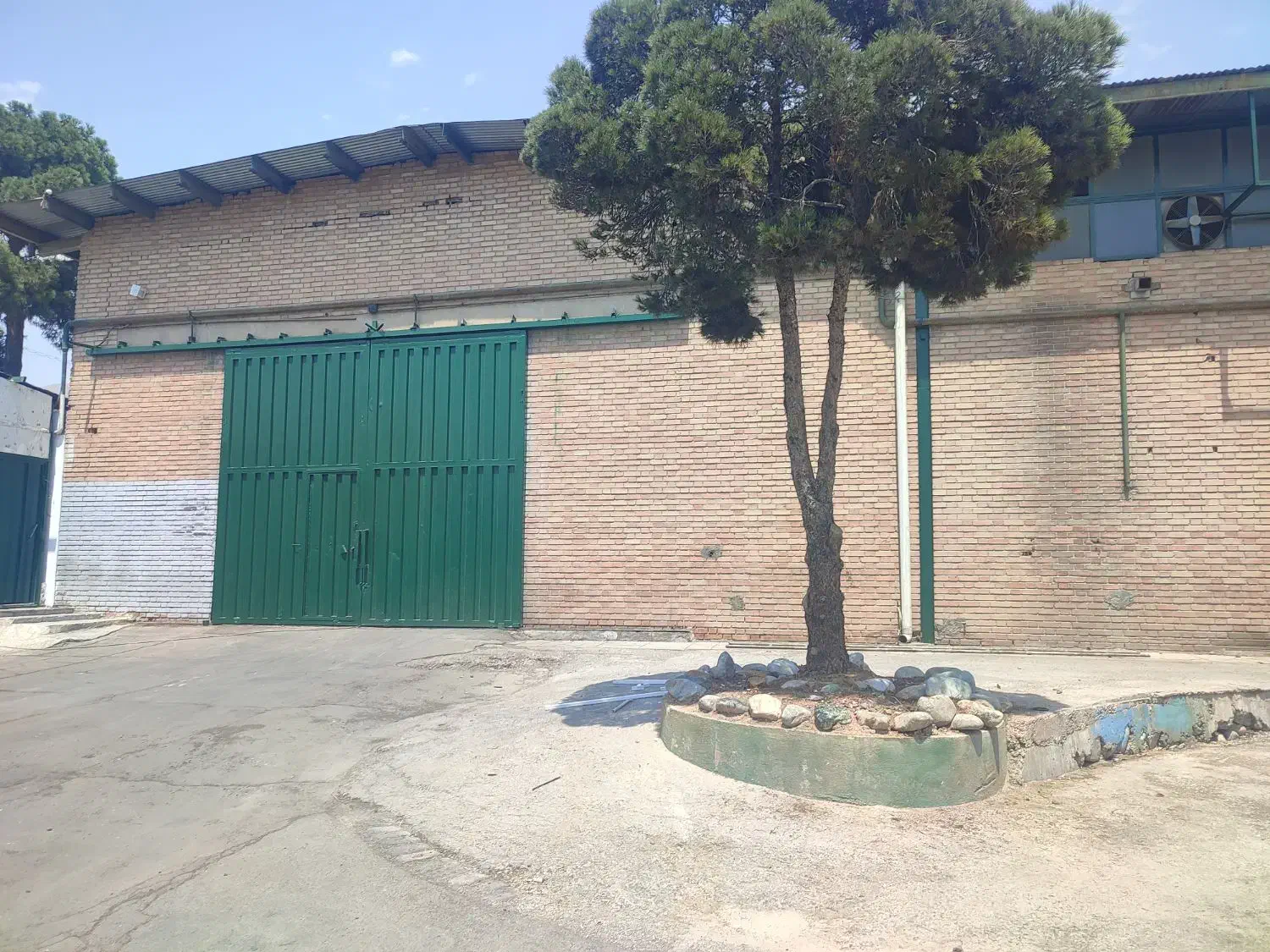 سوله 4000 متری / جهت انبار وپخش / جاده مخصوص|اجارهٔ دفتر صنعتی، کشاورزی، تجاری|تهران, چیتگر شمالی|دیوار