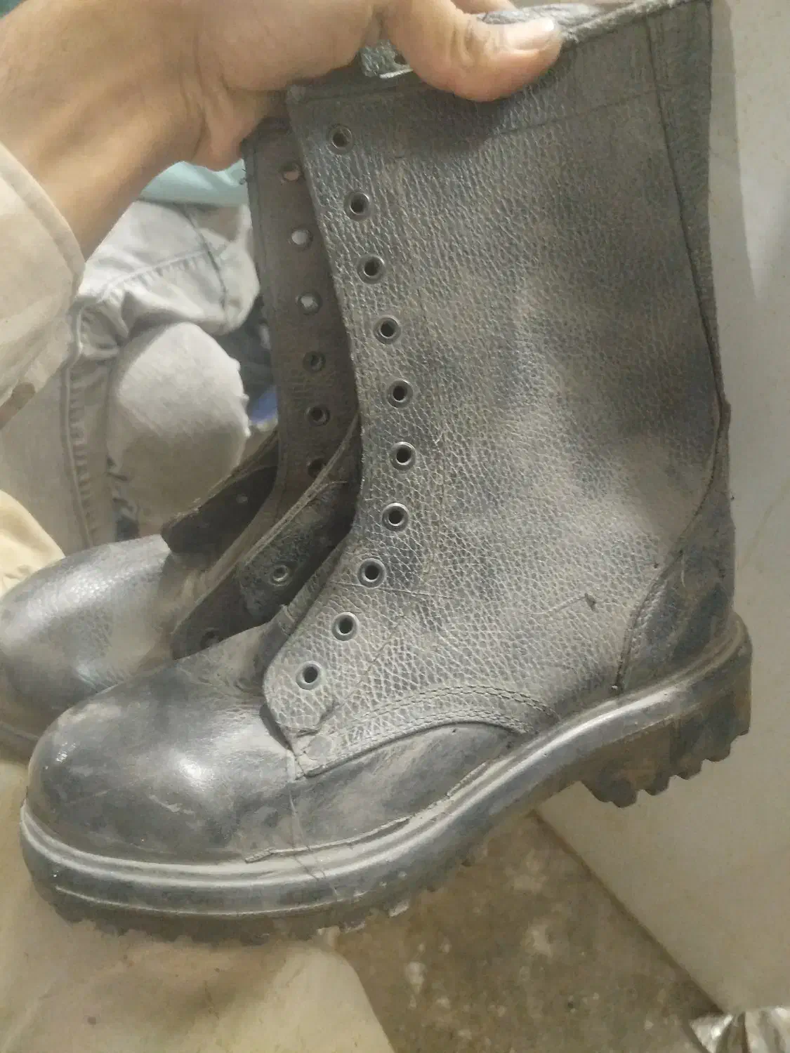 پوتین|کیف، کفش، کمربند|زرند, |دیوار