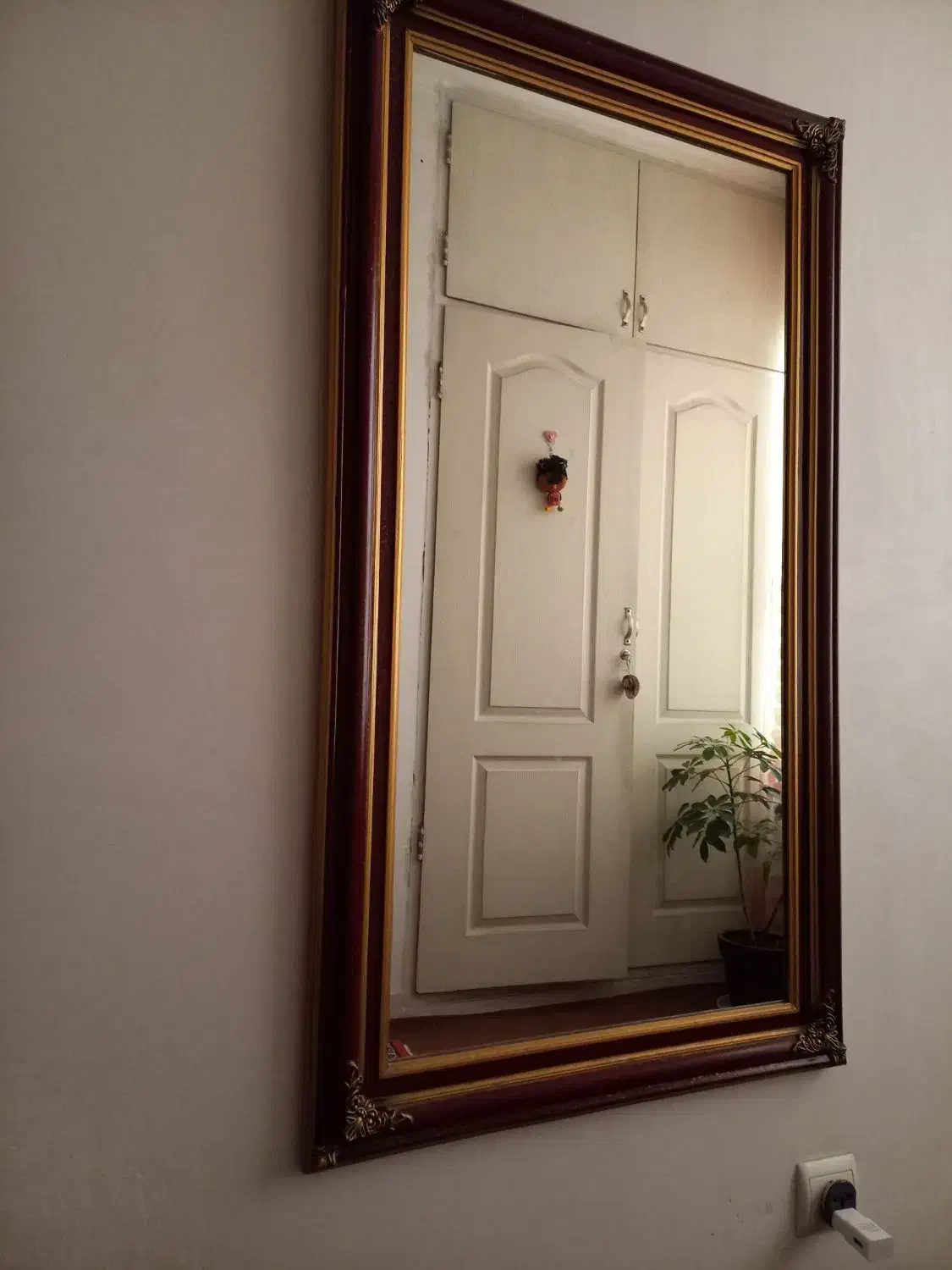 آینه قدی|آینه|اندیشه, اندیشه فاز ۱|دیوار