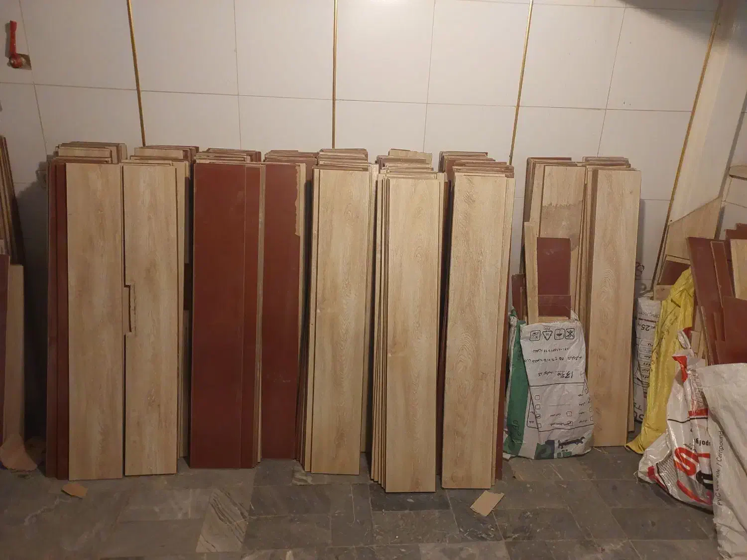 ۱۱۰ متر پارکت لمینتی رویه چوبی متری ۳۹۰ هزار تومان|مصالح و تجهیزات ساختمان|اصفهان, شهرستان|دیوار