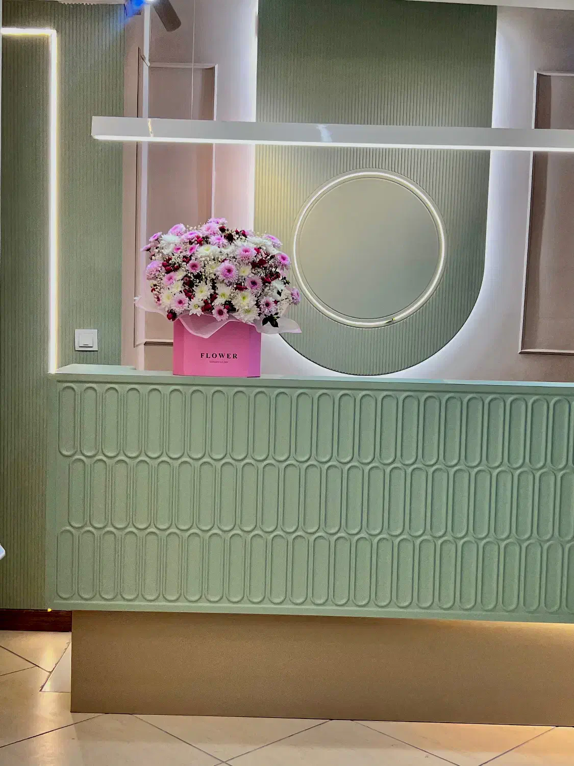 منشی جهت کلینیک زیبایی|استخدام درمانی، زیبایی، بهداشتی|شیراز, ارم|دیوار