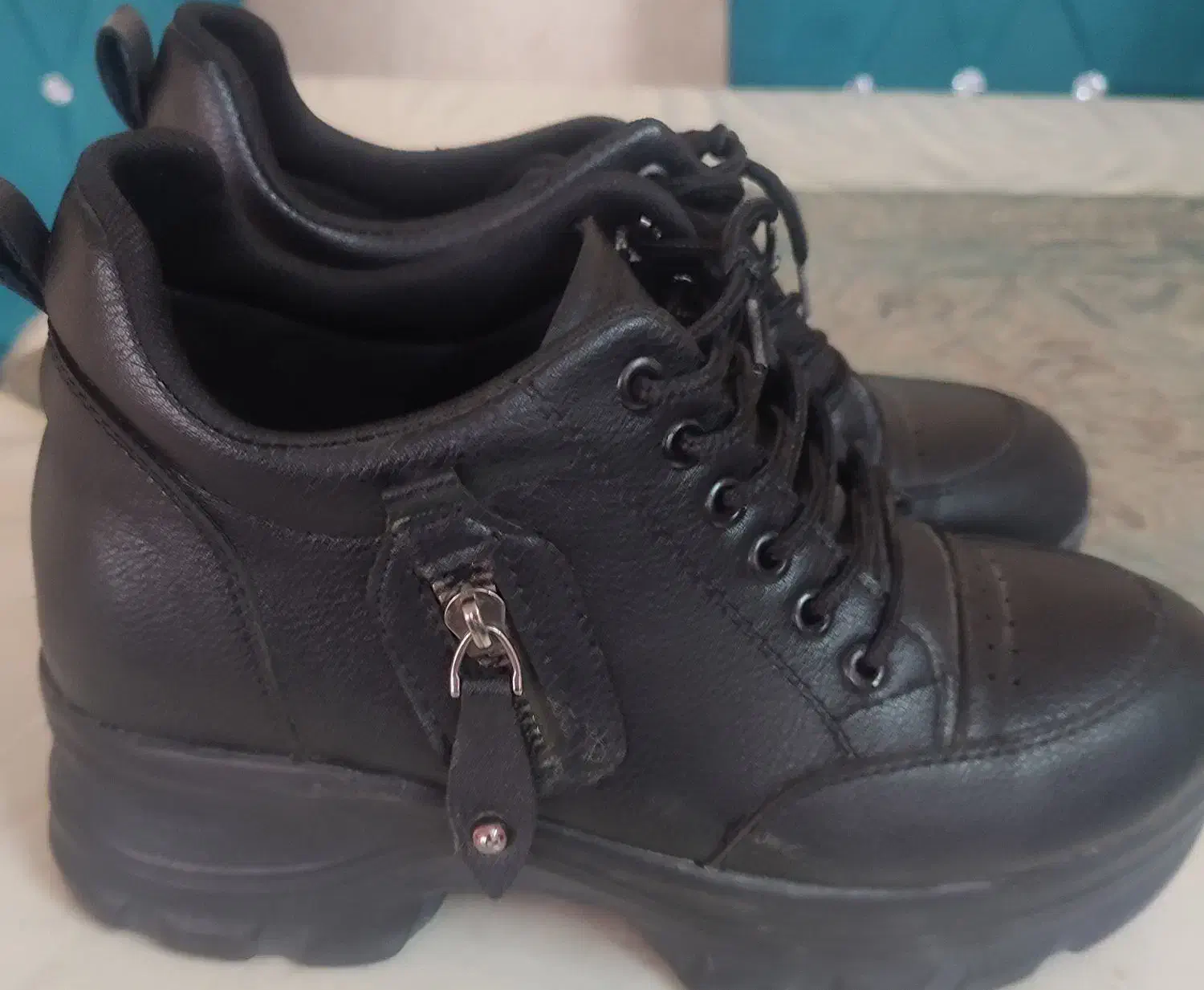 کفش|کیف، کفش، کمربند|شیراز, پودنک|دیوار