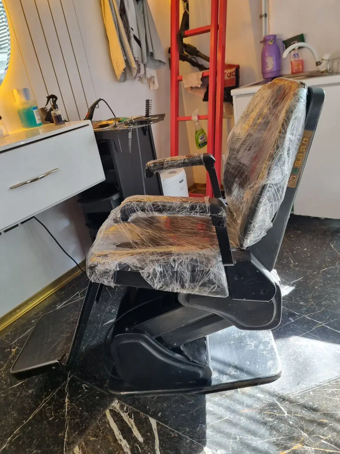 صندلی آرایشگاه‌مردانه|آرایشگاه و سالن‌های زیبایی|چهاردانگه (تهران), |دیوار