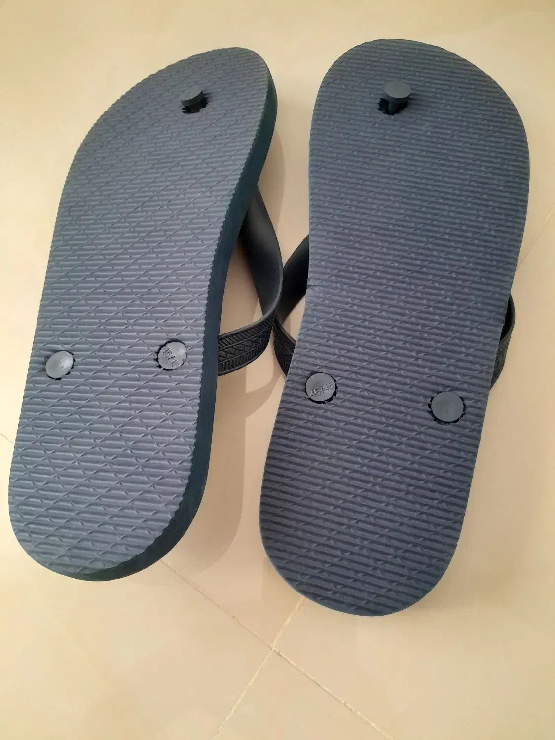 دمپایی|کیف، کفش، کمربند|قم, انسجام|دیوار