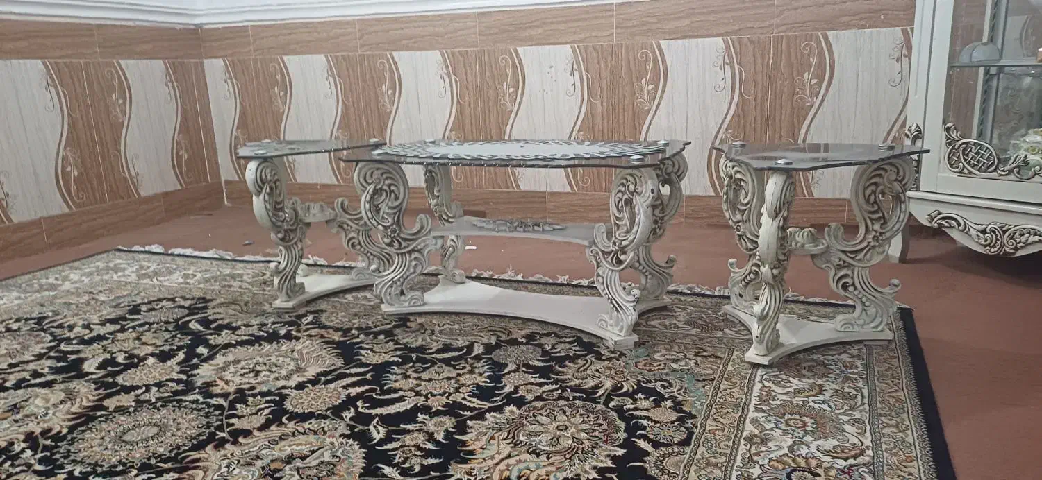 یک جلو مبلی و دو عدد میز عسلی|مبلمان خانگی و میز عسلی|کارون, |دیوار