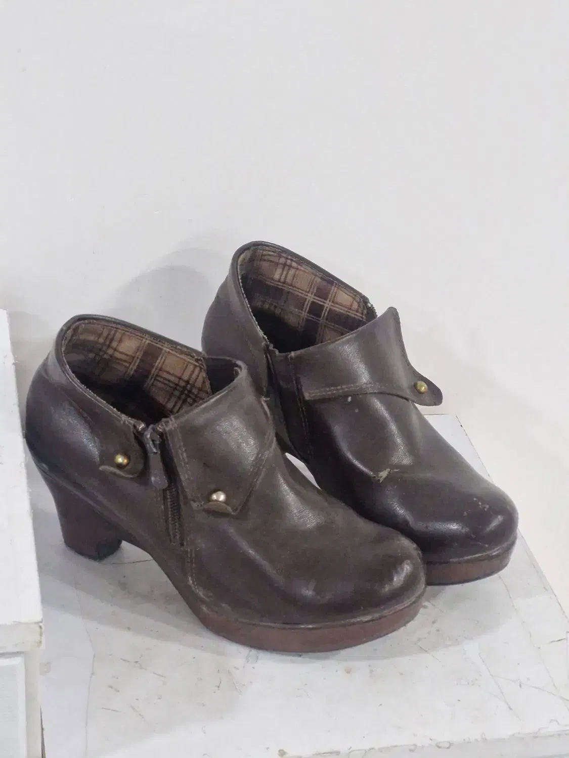 کفش و نیم بوت|کیف، کفش، کمربند|دوگنبدان, |دیوار