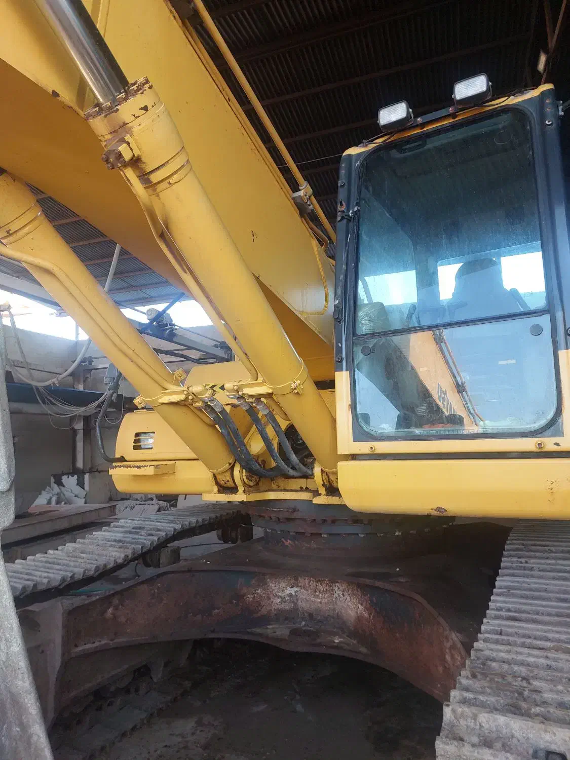 فروش یا معاوضه بیل مکانیکی کوماتسو ۴۰۰ خط ۸ آر|خودرو سنگین|زنجان, |دیوار