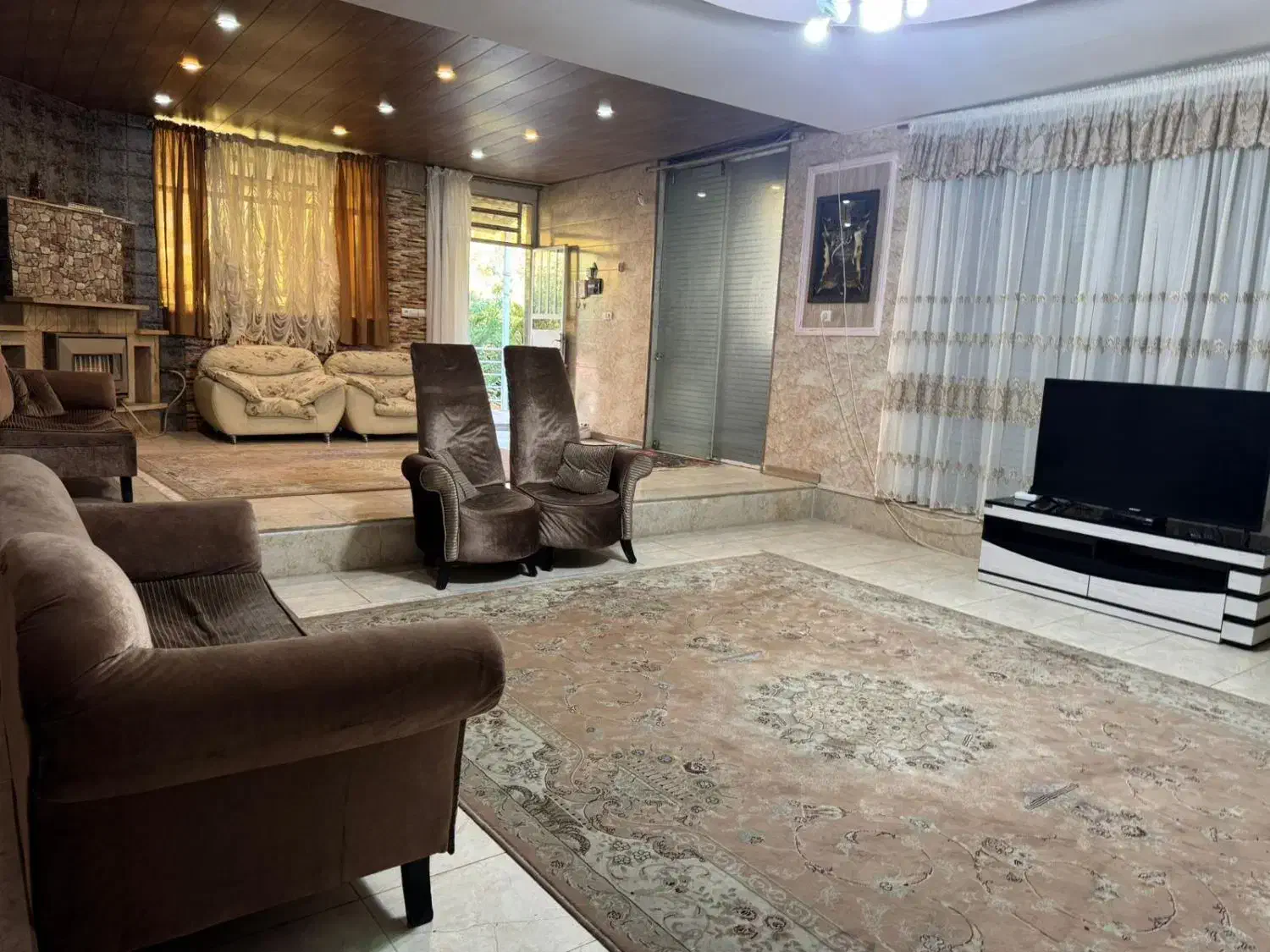 اجاره ویلای ماه سپید(الهام از سپیدان و نور ماه)|اجارهٔ کوتاه‌مدت ویلا و باغ|همایجان, |دیوار