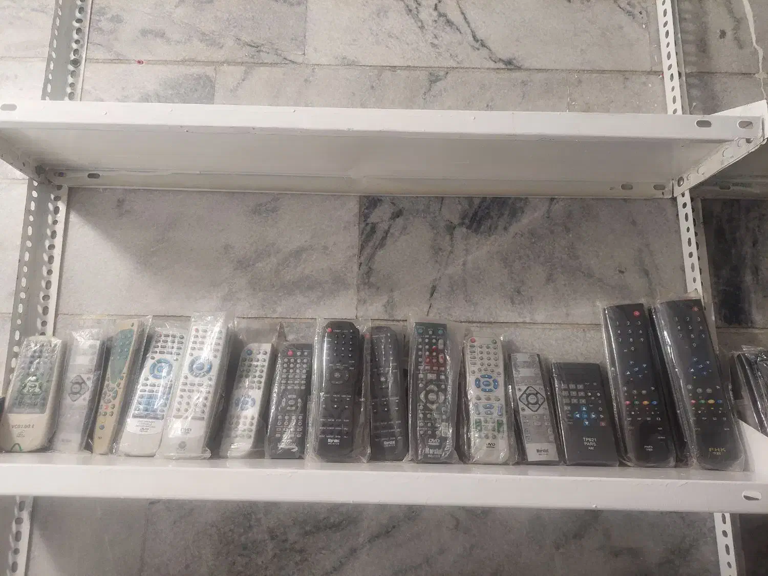 انواع کنترل های قدیمی|تلویزیون و پروژکتور|دورود, |دیوار