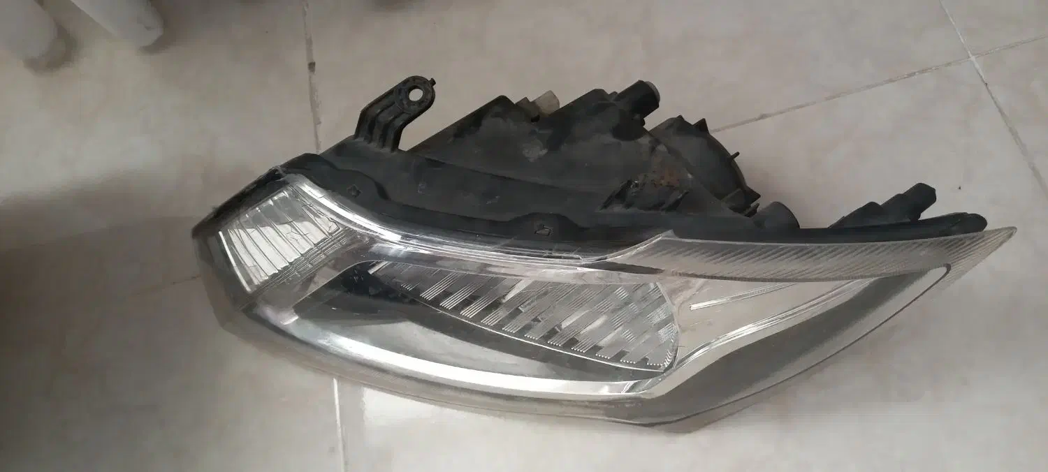 چراغ جلوی ساینا|قطعات یدکی و لوازم جانبی|رشت, سیا اسطلخ|دیوار