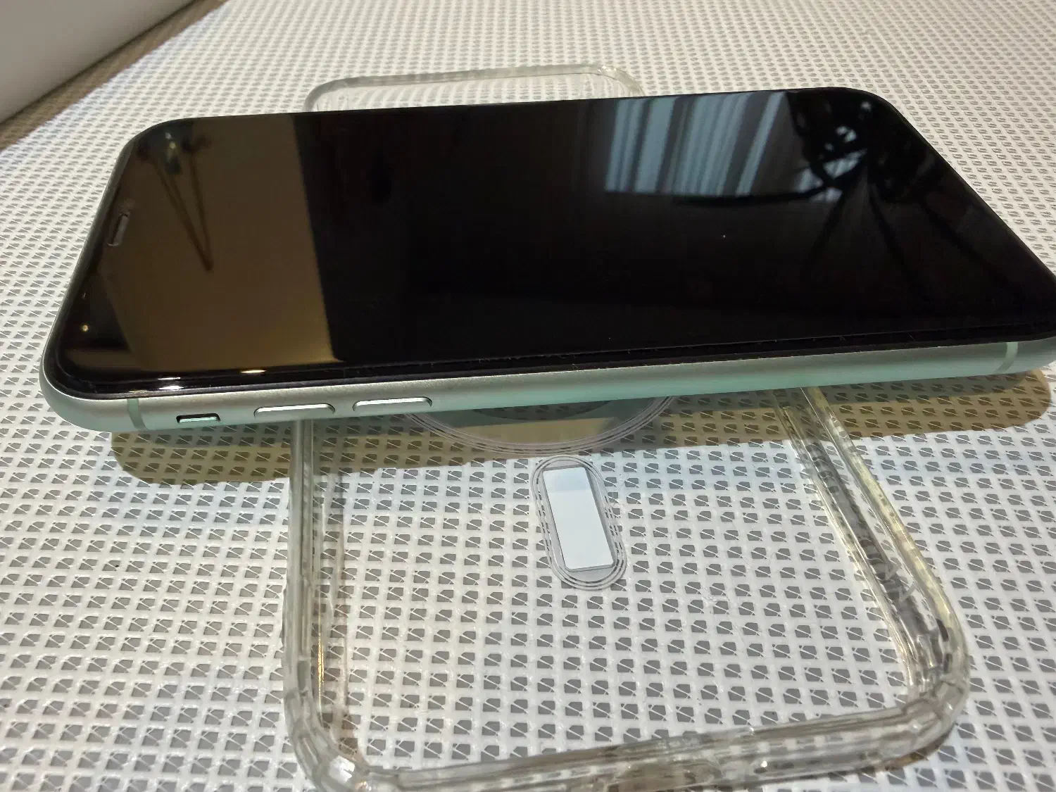 آیفون ۱۱ بسیار تمیز کم در حد آک|موبایل|مشهد, نیروی هوایی|دیوار