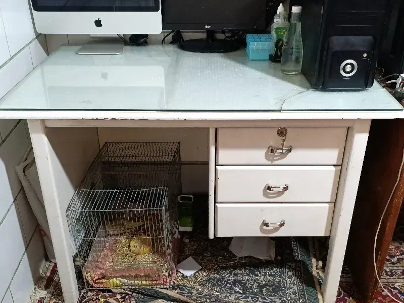 میز اداری|دفتر کار|قم, دروازه چوبی|دیوار