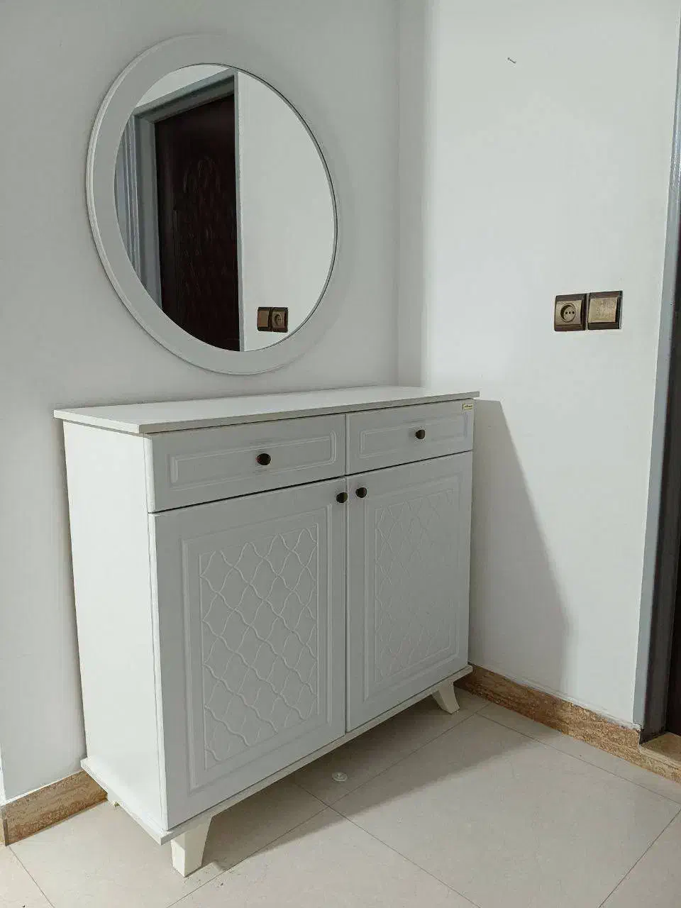 جاکفشی به همراه آینه گرد|جاکفشی، کمد، دراور|نوشهر, |دیوار