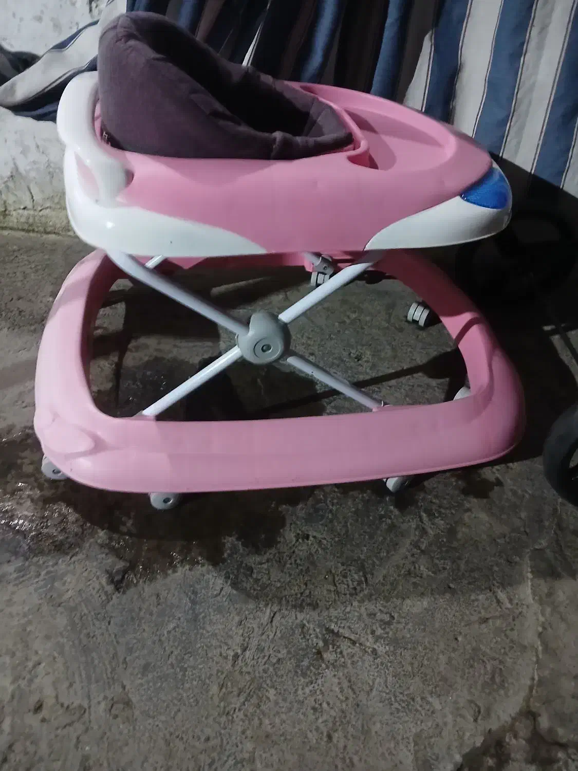 روروک|کالسکه و لوازم جانبی|بندر انزلی, کلیور|دیوار