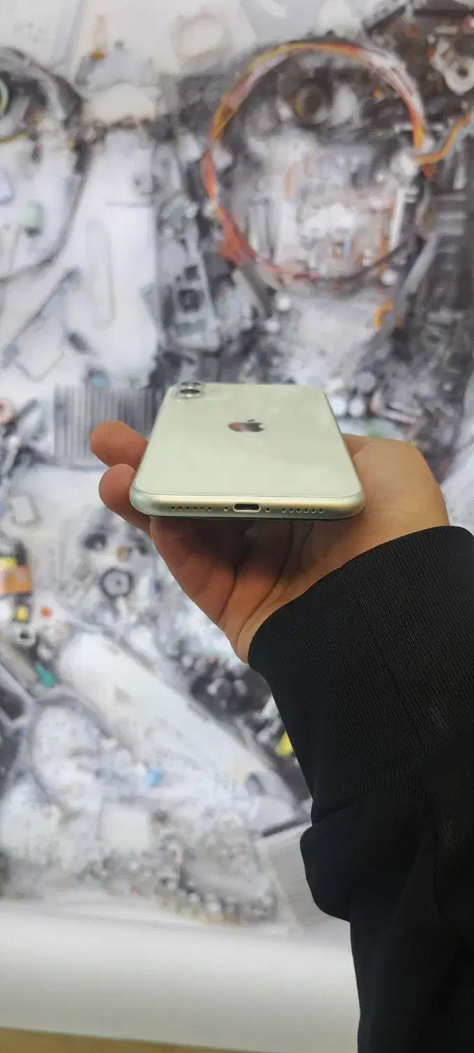 ایفون ۱۱نرمال ۱۲۸ بسیار تمیز رنگ سفید|موبایل|اصفهان, مفتح|دیوار