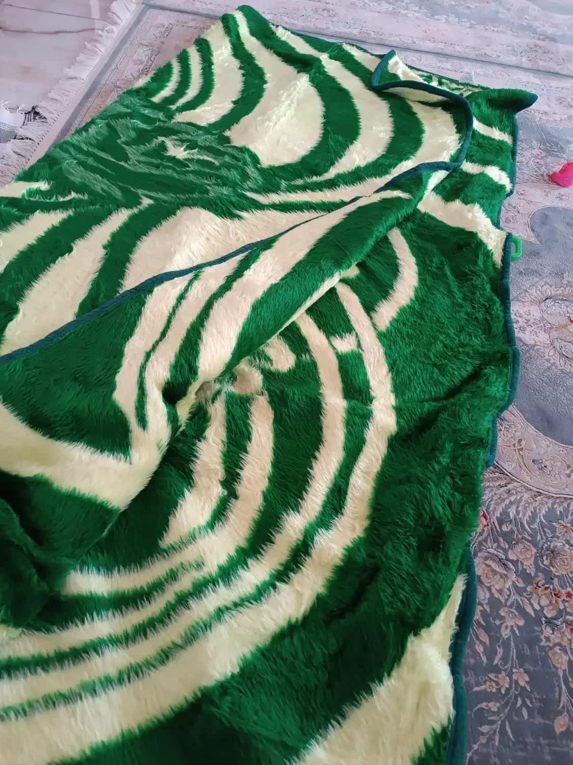 پتوگلدارقدیمی پربافت|رختخواب، بالش، پتو|پاکدشت, پاکدشت (مامازند)|دیوار