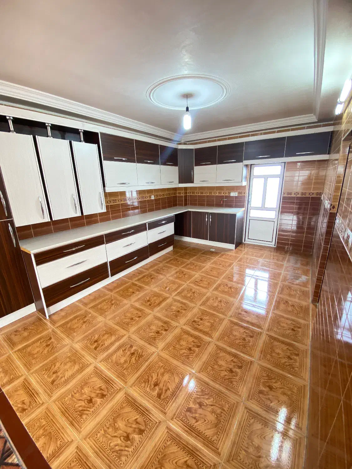 اجاره آپارتمان ۱۳۰ متر خیابان امام رضاع|اجارهٔ آپارتمان|آمل, |دیوار