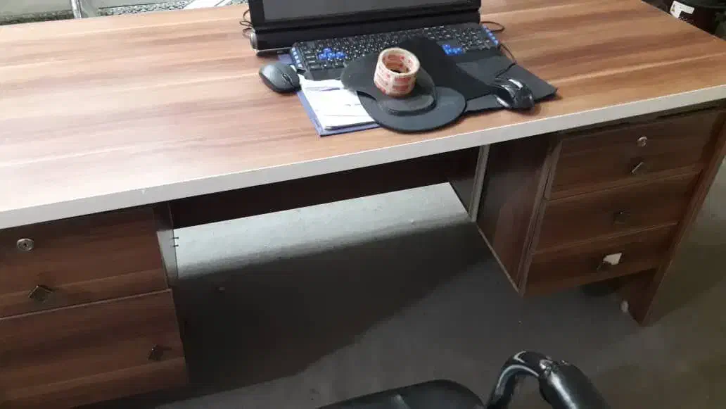 میزدفتری یا تحریر|میز تحریر و کامپیوتر|گلبهار, شهر جدید گلبهار|دیوار