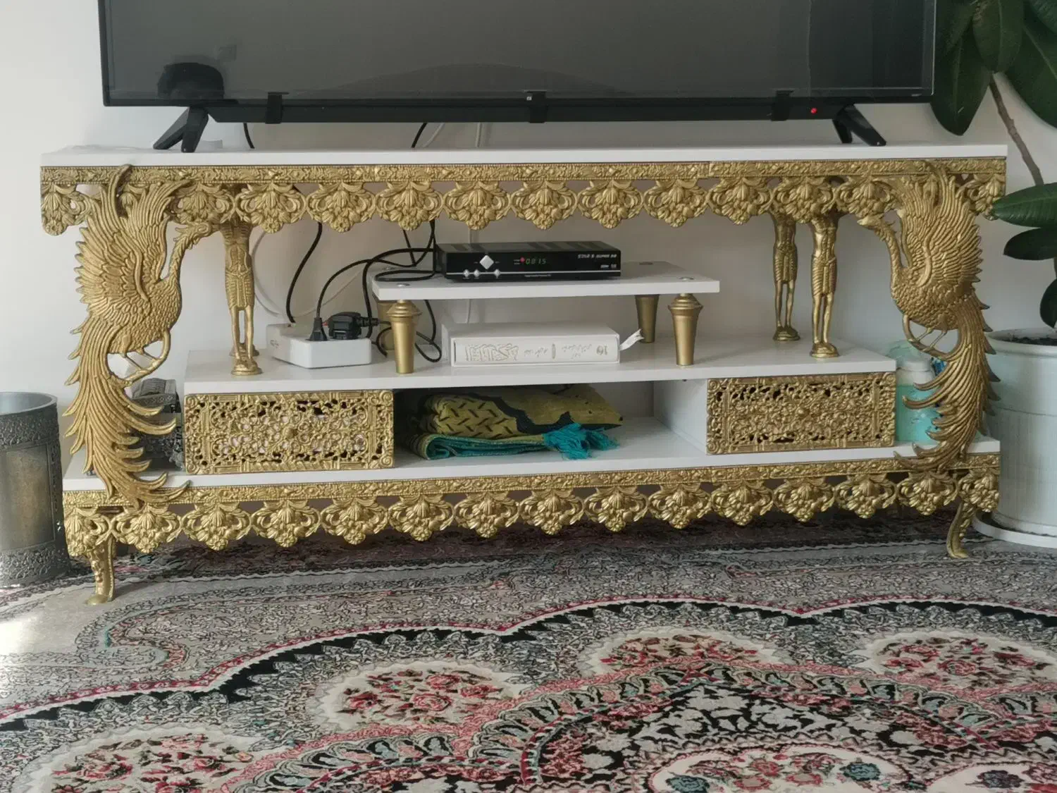 میزتلویزیون برنزی|میز تلویزیون|پشتکوه (فارس), |دیوار